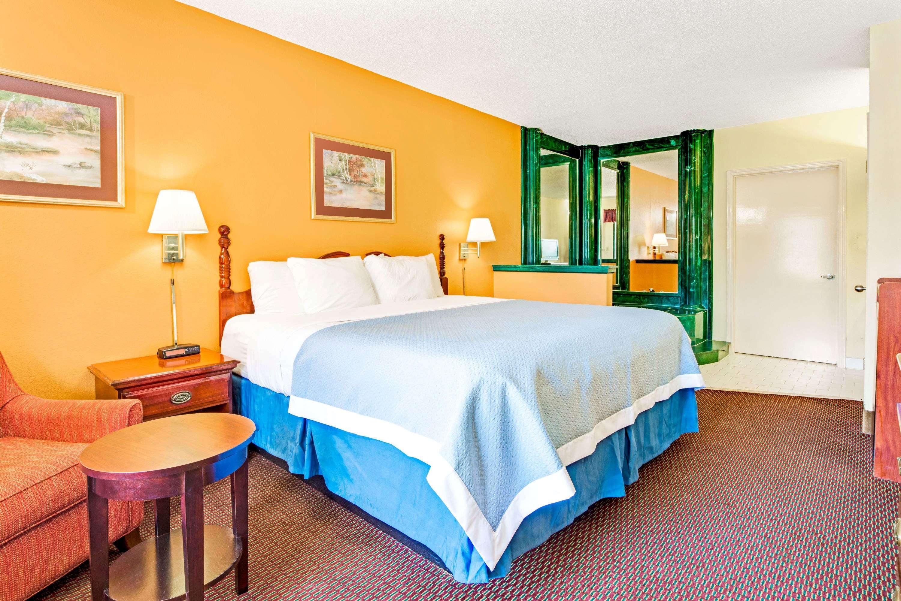 Days Inn By Wyndham Covington Εξωτερικό φωτογραφία